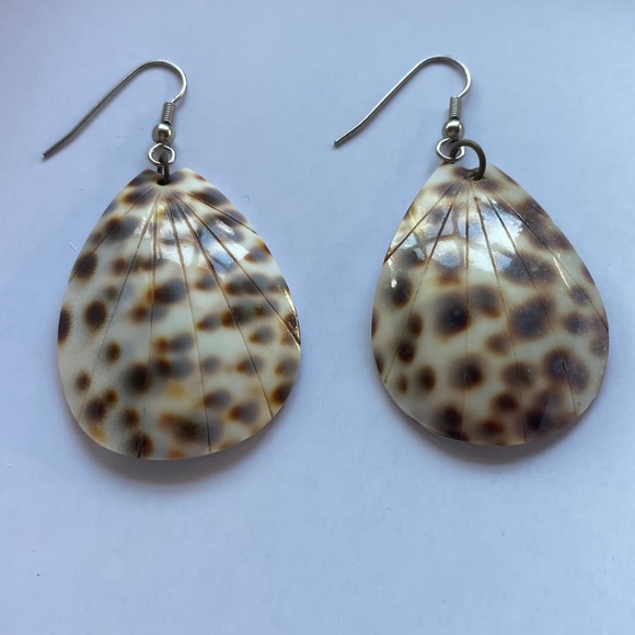 Shell earrings - Picture 1 of 3
